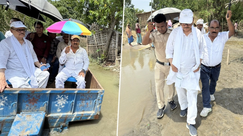 Congress MP Carried By Villagers Video: 'জল লাগানো যাবে না', বন্যায় মানুষের দুঃখ দেখতে গিয়ে মানুষের কাধে চেপে ঘুরলেন 'নেতাজি', ভিডিয়ো