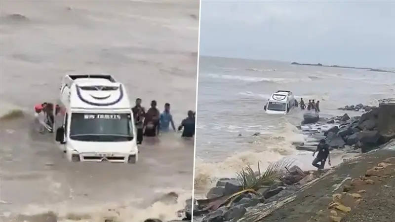 Bus Drift Into Sea Video: ভয়ঙ্কর ভিডিয়ো, মুম্বইতে আরব সাগরের ঢেউ ভাসিয়ে নিয়ে গেল বাস, সমুদ্রের জলে দরজা বন্ধ অবস্থায় ভাসছেন যাত্রীরা, প্রাণ বাঁচানোর আর্তি