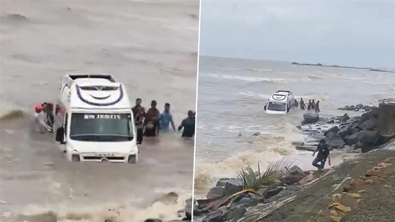 Bus Drift Into Sea Video: ভয়ঙ্কর ভিডিয়ো, মুম্বইতে আরব সাগরের ঢেউ ভাসিয়ে নিয়ে গেল বাস, সমুদ্রের জলে দরজা বন্ধ অবস্থায় ভাসছেন যাত্রীরা, প্রাণ বাঁচানোর আর্তি