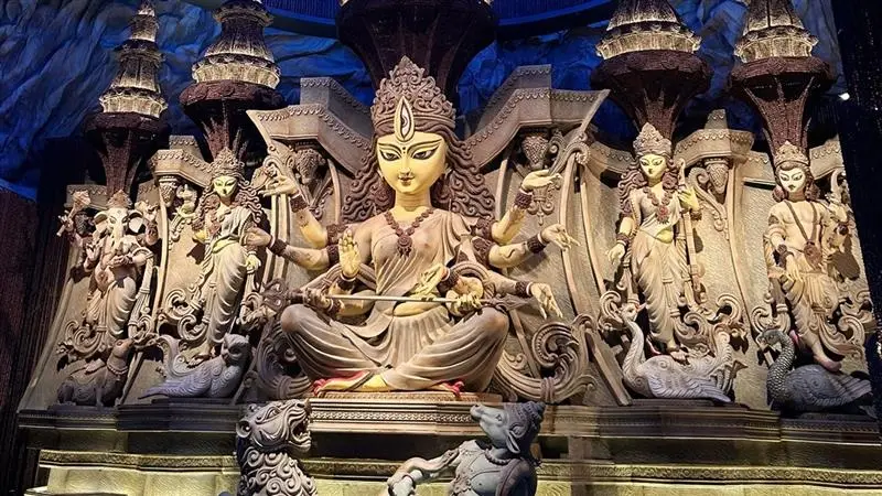 Durga Puja 2025: বোধনের আগেই দুর্যোগ? চেতলা অগ্রণী ক্লাবের পুজোয় আগুন