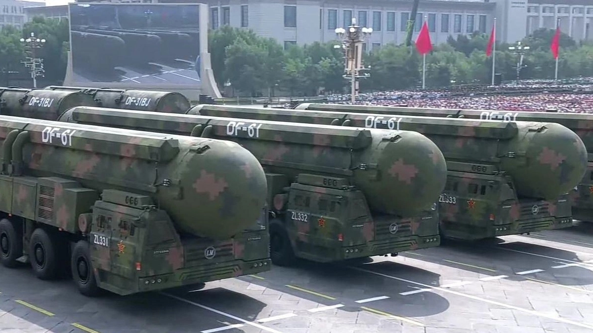 Nuclear Missile: মারণ মিসাইল, চিনের এই পরমাণু অস্ত্র যেন ধ্বংসের প্রতীক, দেখুন ভিডিয়ো