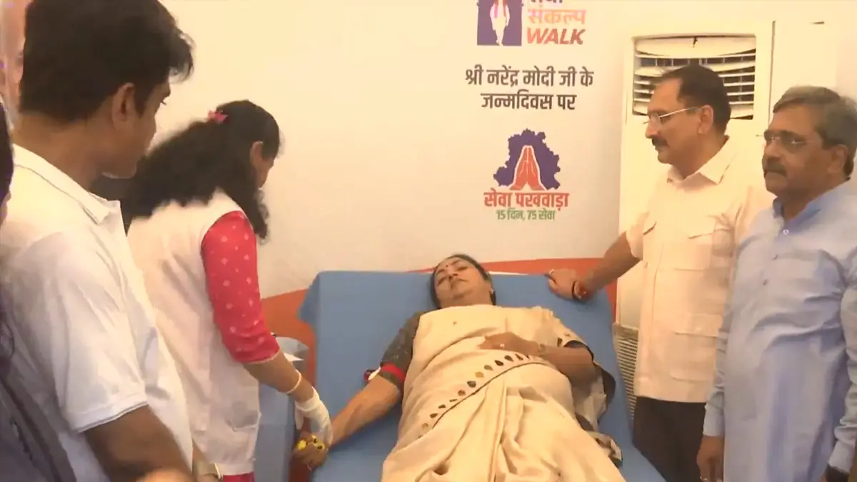 Seva Pakhwada Campaign On PM Modi's Birthday: প্রধানমন্ত্রীর জন্মদিনে রক্তদান মুখ্যমন্ত্রী রেখা গুপ্তার, ৭৫তম জন্মদিনে ৭৫ প্রকল্প ঘোষণার ইঙ্গিত