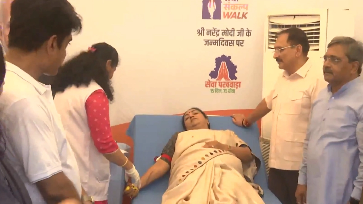 Seva Pakhwada Campaign On PM Modi's Birthday: প্রধানমন্ত্রীর জন্মদিনে রক্তদান মুখ্যমন্ত্রী রেখা গুপ্তার, ৭৫তম জন্মদিনে ৭৫ প্রকল্প ঘোষণার ইঙ্গিত