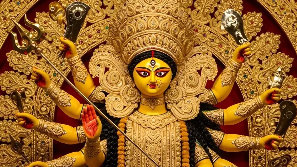 Durga Puja 2025: দুর্গা পুজো এবং নবরাত্রির মধ্যে পার্থক্য কোথায়, উৎসব থেকে খাওয়াদাওয়া বাঙালি কোথায় পৃথক অন্যদের থেকে, জানুন