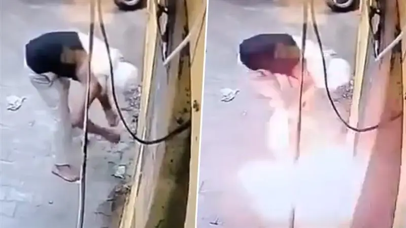 Shocking Video: নেশা করতে না পেরে অস্থির, মদের দোকানে পেট্রোল ছিটিয়ে জ্বালিয়ে দিলেন এই ব্যক্তি, দেখুন ভিডিয়ো