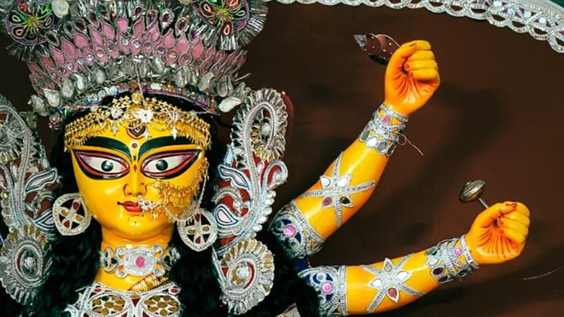 Ashtami Anjali Timing: রাত পোহালেই অষ্টমী, কখন অঞ্জলি দেবেন জানেন কি?