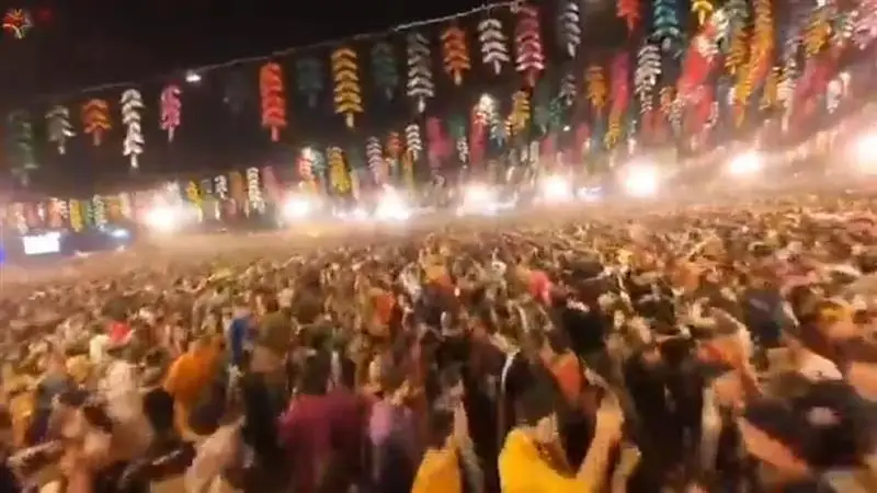 Durga Puja 2025: Non-Hindus Stay Away From Garba? গঙ্গা জল গ্রহণ করে, মাথায় গোমূত্র ছিটিয়ে গরবা প্যান্ডালে ঢুকতে হচ্ছে, অহিন্দুদের প্রবেশ আটকাতে যা হচ্ছে ভোপালে, দানা বাঁধছে বিতর্ক