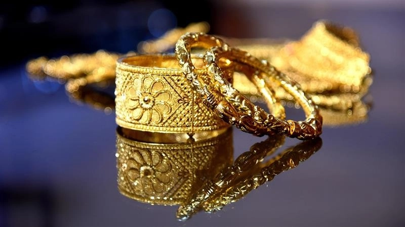 Gold Price Today: 'মহারাজা নিজের সিংহাসনেই অধিষ্ঠিত', মহাষ্টমীতে চড়চড়িয়ে বাড়ল সোনার দাম