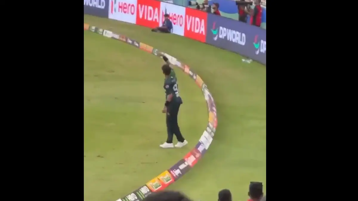 Harris Rauf Video In IND vs PAK Asia Cup 2025: হরিস রউফের 'অসভ্যতামি', ভারত বনাম পাকিস্তান ম্যাচে ভারতীয়দের উত্তেজিত করতে আহমেদাবাদ বিমান দুর্ঘটনা নিয়ে পাক ক্রিকেটার কুইঙ্গিত, দেখুন ভিডিয়ো