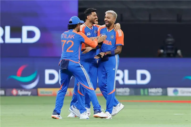 India Beats Pakistan: অপারেশন সূর্যয় দুবাইয়ে ডুবল পাকিস্তান, কুলদীপ জাদুতে হেলায় জিতে সুপার ফোরে টিম ইন্ডিয়া