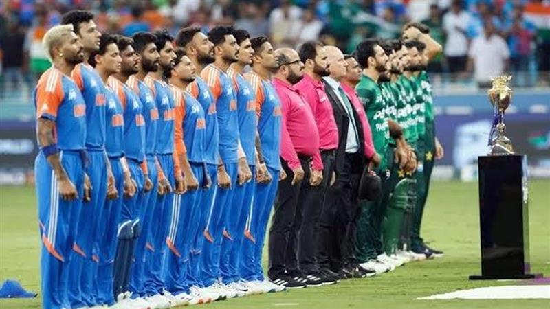 IND vs PAK Asia Cup 2025 Final: ষষ্ঠীর রাত ঘিরে জোর জল্পনা, এশিয়া কাপ জিতলে কি পাকিস্তানি মন্ত্রী নকভির হাত থেকে পুরস্কার নেবে ভারতীয় ক্রিকেট দল?