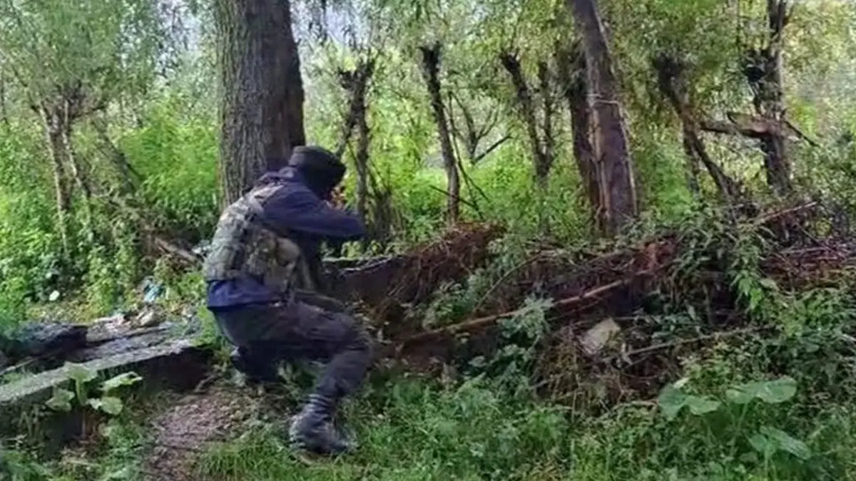 Kulgam Encounter: সোমবার সকাল থেকে চলা সন্ত্রাসবাদী অভিযানে সাফল্য, কুলগামে গুলির লড়াইয়ে নিহত দুই জঙ্গি; শহীদ দুই সেনা জওয়ান