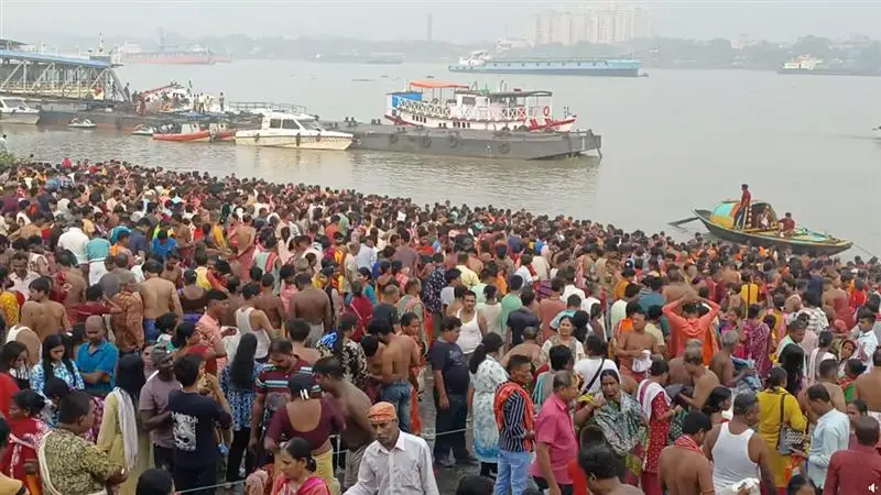 Mahalaya 2025: মহালয়ার ভোর থেকে বাংলার ঘাটে-ঘাটে চলছে তর্পণ, সতর্ক পুলিশ, চলছে নজরাদারি
