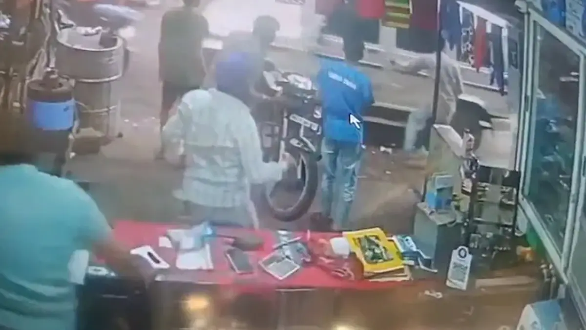 Madhya Pradesh Kidnapping Case: সিনেমার চিত্রনাট্যকে হার মানাবে এই ঘটনা! ২০ কিলোমিটার পথ ধাওয়া করে অপহরণের হাত থেকে কিশোরীকে বাঁচালেন গ্রামবাসীরা