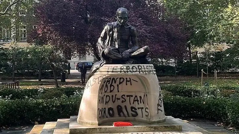 Mahatma Gandhi's Statue Vandalized: লজ্জা, ভাঙা হল মহাত্মা গান্ধীর মূর্তি, কালিমালিপ্ত করা হল 'স্ট্য়াটু'