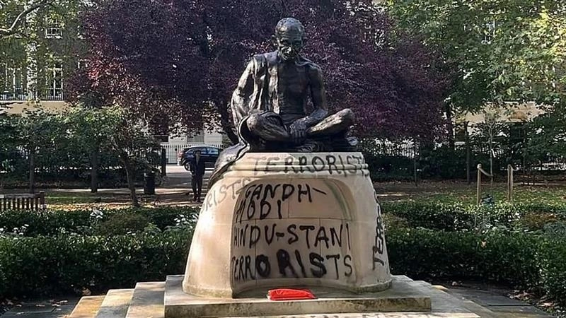 Mahatma Gandhi's Statue Vandalized: লজ্জা, ভাঙা হল মহাত্মা গান্ধীর মূর্তি, কালিমালিপ্ত করা হল 'স্ট্য়াটু'