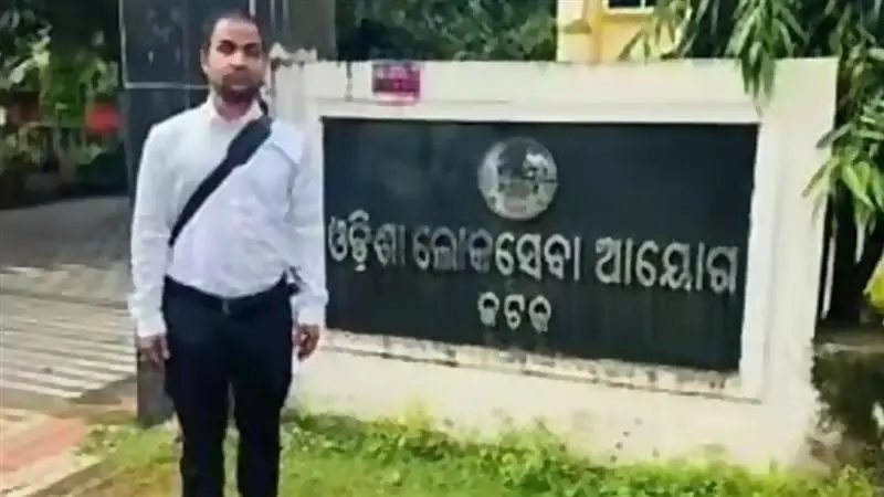 Odisha Civil Service Exam: মনের জোরে কেল্লাফতে, ওড়িশা সিভিল সার্ভিসে সফল দৃষ্টিহীন শিক্ষক