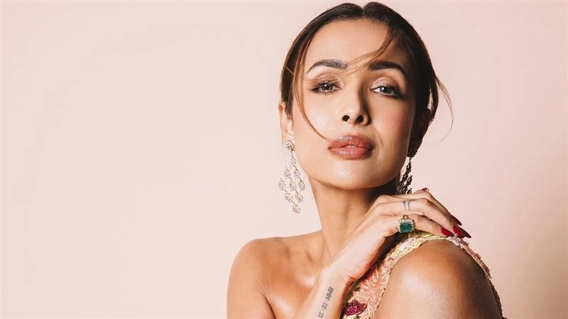 Malaika Arora: মালাইকা অরোরাকে দেখে ছুটতে শুরু করলেন বৃদ্ধ, দিকবিদিক জ্ঞান হারিয়ে কী করলেন দেখুন ভিডিয়ো