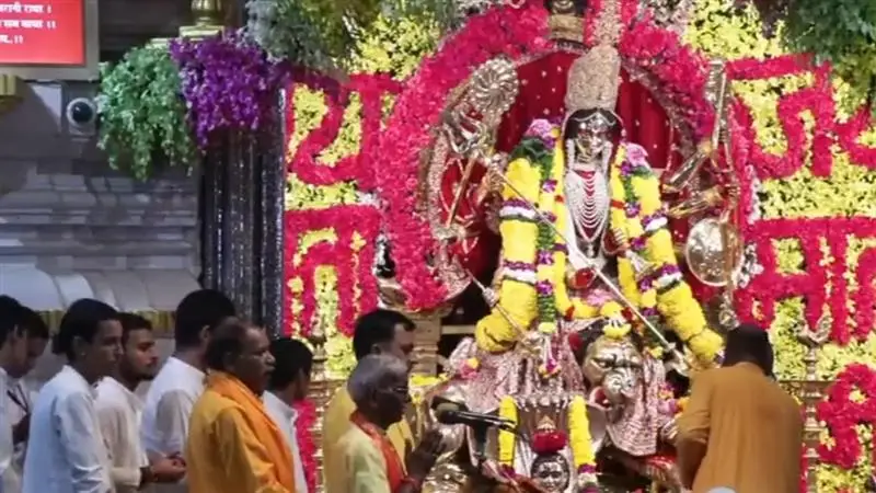 Navratri 2025: নবরাত্রির আরতীতে ভক্তদের ঢল এই শক্তিপীঠে, দেখুন শক্তি আরাধনার সেই ঝলক