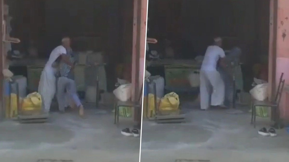 Shocking Video: কিশোরীকে জাপটে ধরে গোপনাঙ্গ স্পর্শ, ধর্ষণের চেষ্টা, কারখানার দরজায় চরম অসভ্যতামি প্রৌঢ়ের, দেখুন ভিডিয়ো