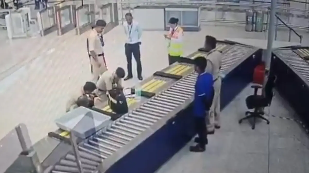 Shocking Herat Attack Video: 'মৃত্যু পথযাত্রীকে' বাঁচাল সিআইএসএফ, সিপিআর দিয়ে 'যমদূতকে' রুখে দিলেন বীর জওয়ান, দেখুন ভিডিয়ো