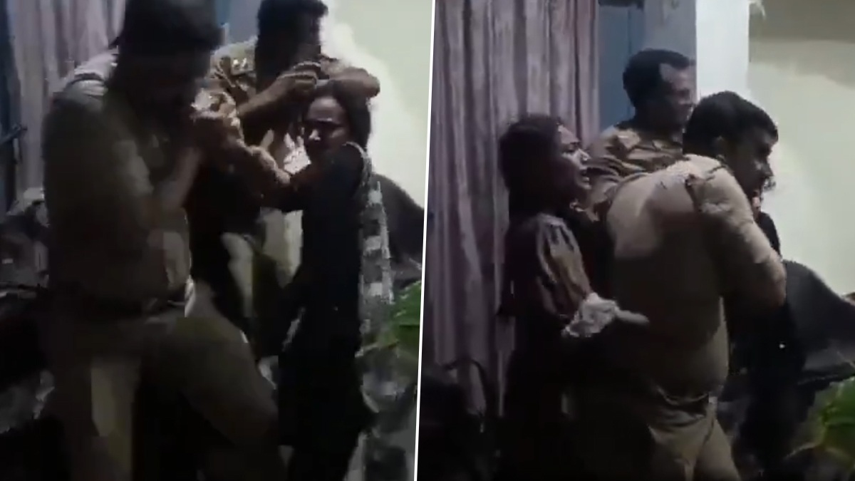 Police Beat By Women Video: পুলিশের কলার ধরে বেধড়ক মার, কামড়ে, হিঁচড়ে ইন্সপেক্টরের জামা ছিঁড়ে দিলেন মহিলারা