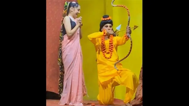 Dussehra 2025: চটুল বলিউডি গানে নাচছে সুর্পনখা, রামায়ণ দেখে রেগে আগুন নেটিজেনরা বললেন, 'হিন্দুরা ধর্ম নিয়ে মশকরা করছে', দেখুন ভিডিয়ো