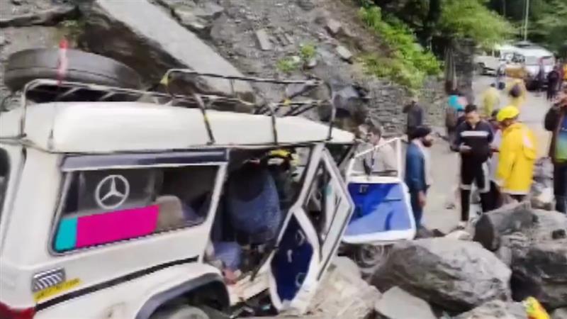 Uttarakhand Accident: উত্তরাখণ্ডে ফের ভূমিধস, পাহাড় থেকে পাথরের চাঙড় পড়ে মৃত্যু ২ তীর্থযাত্রীর