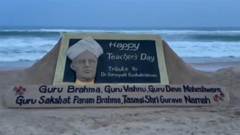 শুভ শিক্ষক দিবস ২০২৬: প্রিয় শিক্ষকদের পাঠান বার্তা, বিখ্যাত উক্তি এবং রইল দিনটির তাৎপর্য