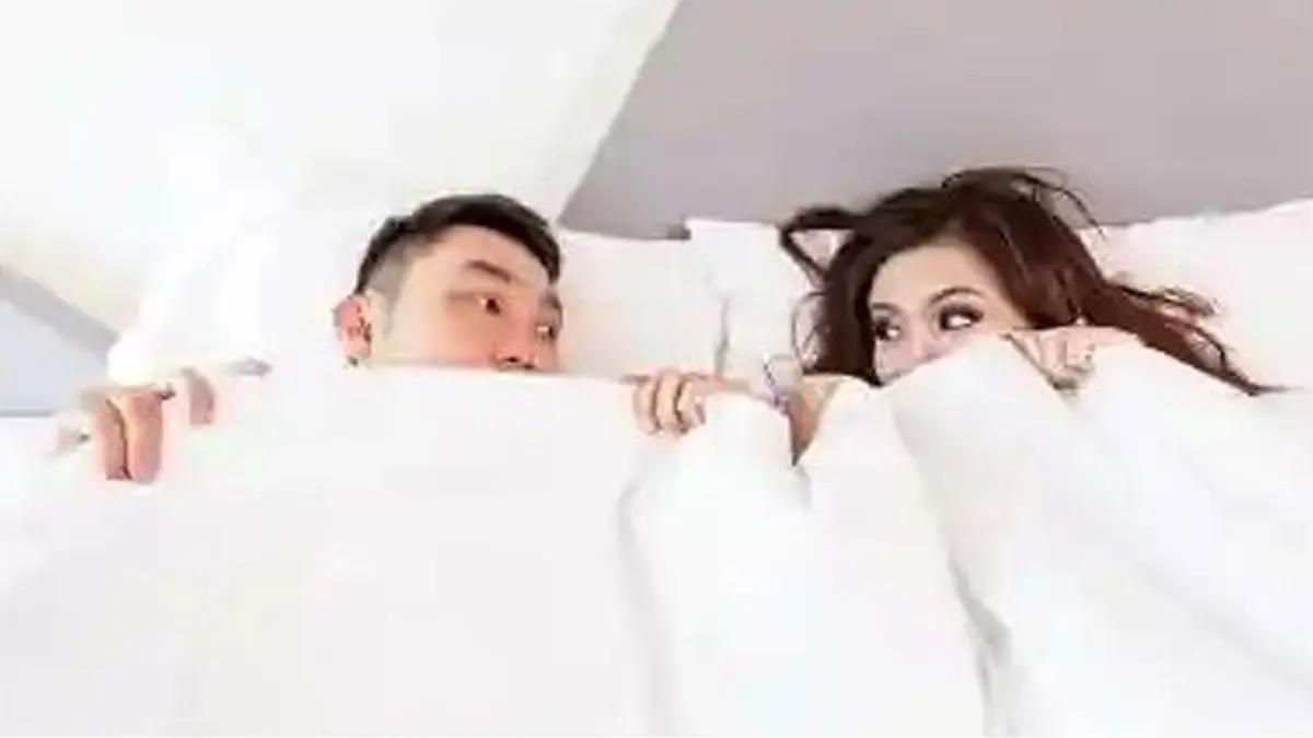 Foreplay Before Sex: উদ্দাম যৌনজীবনে যোগ করুন ফোরপ্লে, সঙ্গীর সঙ্গে মেতে উঠুন 'সেক্সটিংয়ে'