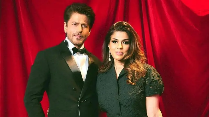 Shah Rukh Khan Video: পূজার বাড়ি থেকে বেরোলেন শাহরুখ খান, দেখুন ভিডিয়ো