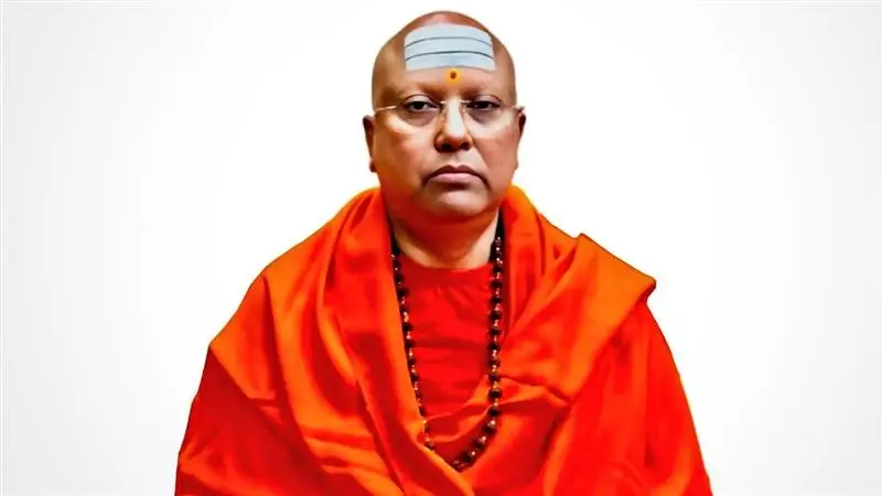 Self Styled Godman Swami Chaitanyananda Saraswati: যৌন হেনস্থা, অশ্লীল মেসেজ, শারীরিক সম্পর্ক স্থাপনের চেষ্টা, স্বঘোষিত গুরুর বিরুদ্ধে থানায় গেলেন ১৭ ছাত্রী, দায়ের অভিযোগ