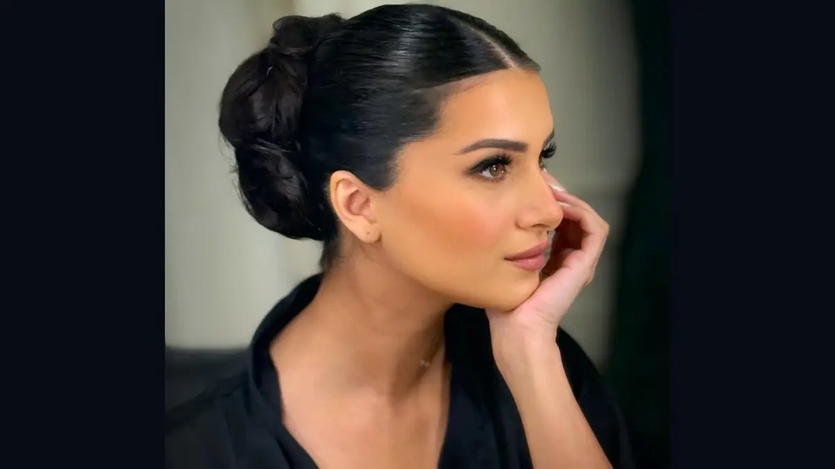 Tara Sutaria's Hot Video: খোলামেলা পোশাক, বুকের উপর হাত দিয়ে তবেই গাড়ি থেকে নামলেন তারা, আড়াল করলেন ভীর, দেখুন