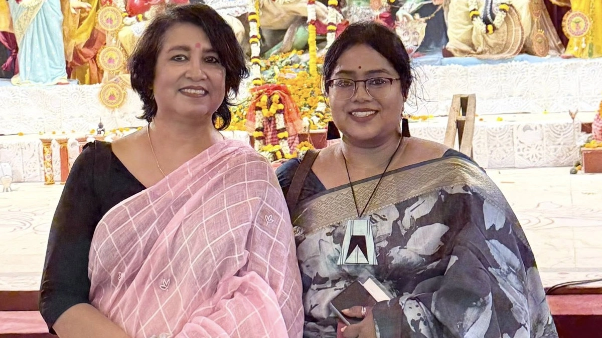 Durga Puja 2025: 'লুকোছাপার কিছু নেই, হিন্দু সংস্কৃতিই বাঙালি সংস্কৃতি', দুর্গা মণ্ডপে হাজির হয়ে লিখলেন তসলিমা নাসরিন