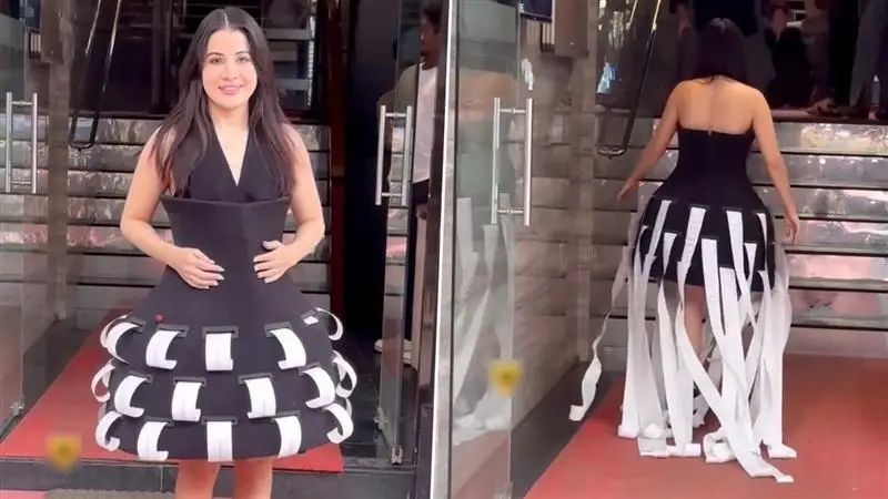 Urfi Javed Video: গাউন থেকে বেরোচ্ছে টাকা? দেখুন ঊরফির ম্যাজিক ড্রেস