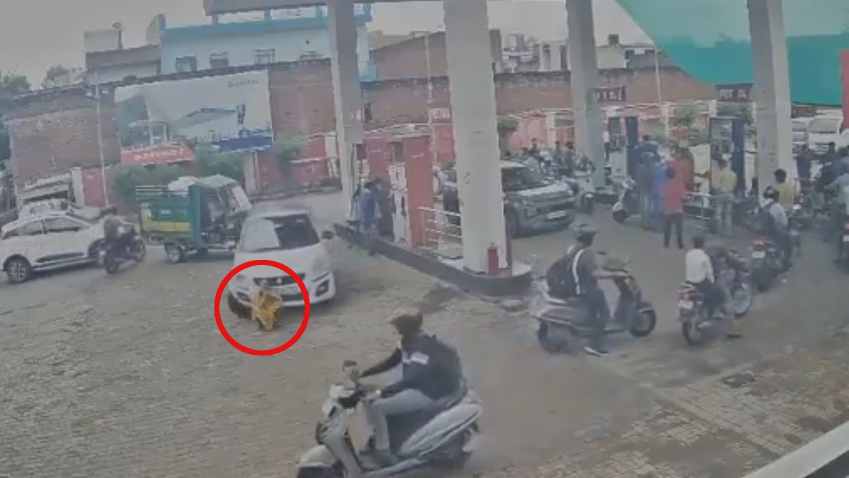 Shocking Death Video: পেট্রোল পাম্পে মহিলাকে পিষে দিল গাড়ি, ছেলের চোখে সামনে বৃদ্ধ মাকে মেরে ফেলল চার চাকার চালক, দেখুন শিউরে ওঠা ভিডিয়ো
