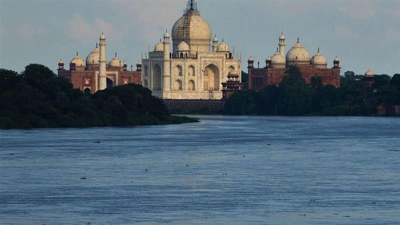 Yamuna River Water Level: তাজমহলের প্রাচীর ছুঁল যমুনার জল, এবার কি ভাসবে দিল্লি?