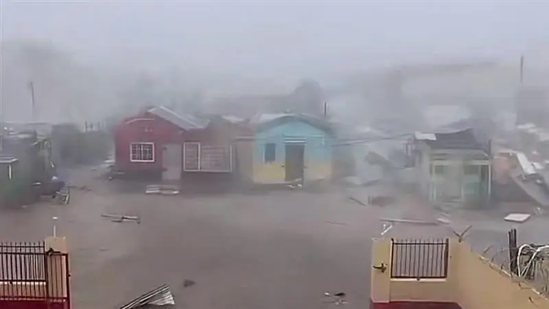 Hurricane Melissa: জামাইকায় ৩০০ কিমি বেগে আছড়ে পড়ল হারিকেন মেলিসা, ১৭৫ বছরের সবচেয়ে শক্তিশালী ঝড় তছনছ বোল্টের দেশ