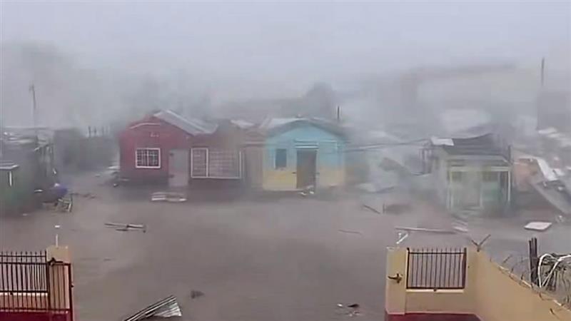Hurricane Melissa: জামাইকায় ৩০০ কিমি বেগে আছড়ে পড়ল হারিকেন মেলিসা, ১৭৫ বছরের সবচেয়ে শক্তিশালী ঝড় তছনছ বোল্টের দেশ