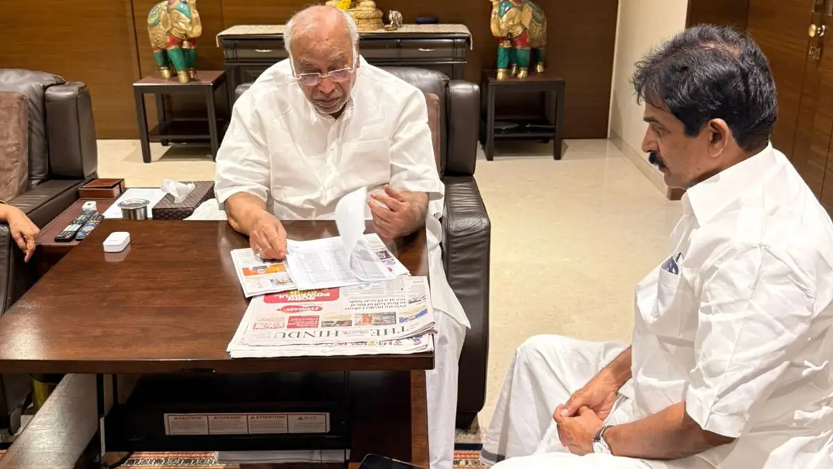 Mallikarjun Kharge: সুস্থ হতেই দলীয় কাজে ব্যস্ত মল্লিকার্জুন খাড়গে, ছবি শেয়ার করলেন কেসি বেনুগোপাল