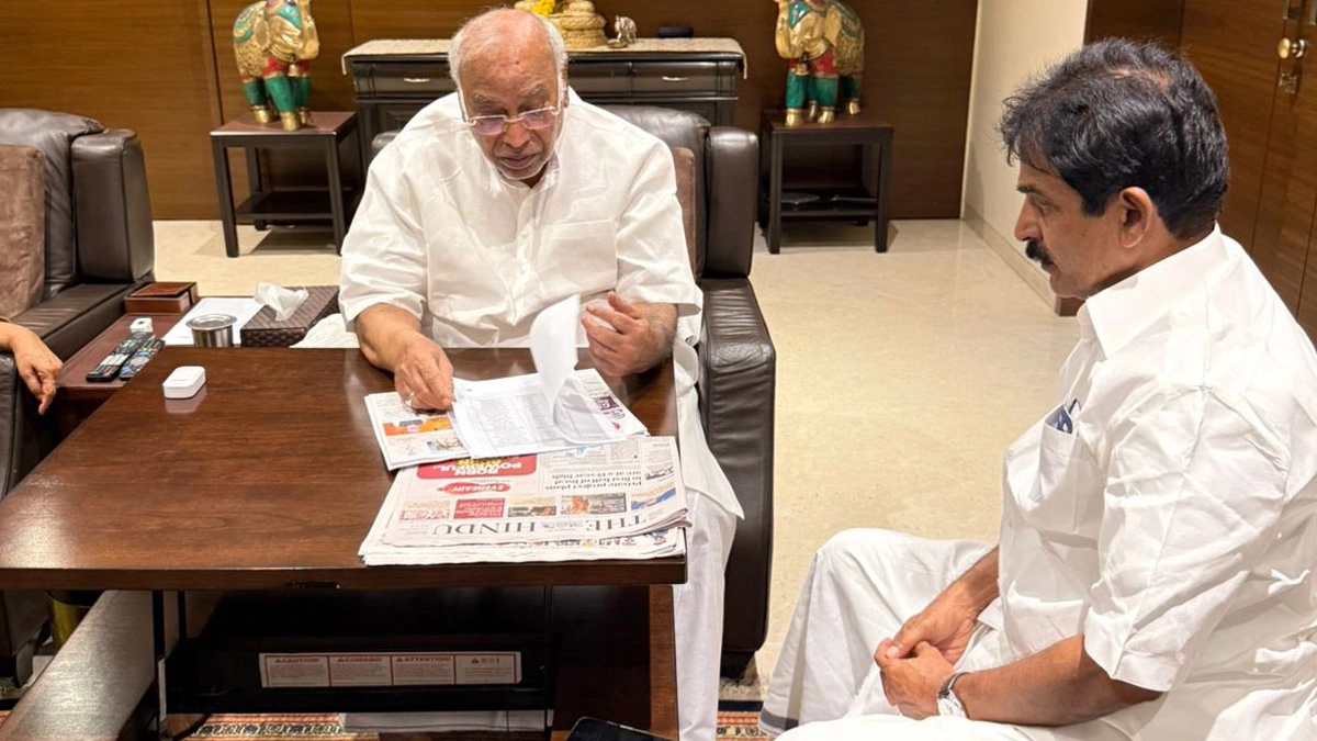 Mallikarjun Kharge: সুস্থ হতেই দলীয় কাজে ব্যস্ত মল্লিকার্জুন খাড়গে, ছবি শেয়ার করলেন কেসি বেনুগোপাল