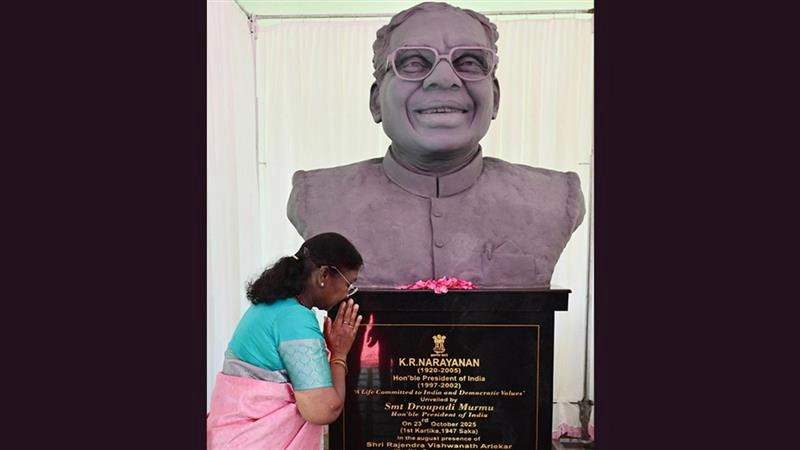 Kerala Raj Bhavan: প্রাক্তন রাষ্ট্রপতি নারায়ণনের মূর্তি উন্মোচন করলেন রাষ্ট্রপতি মুর্মু