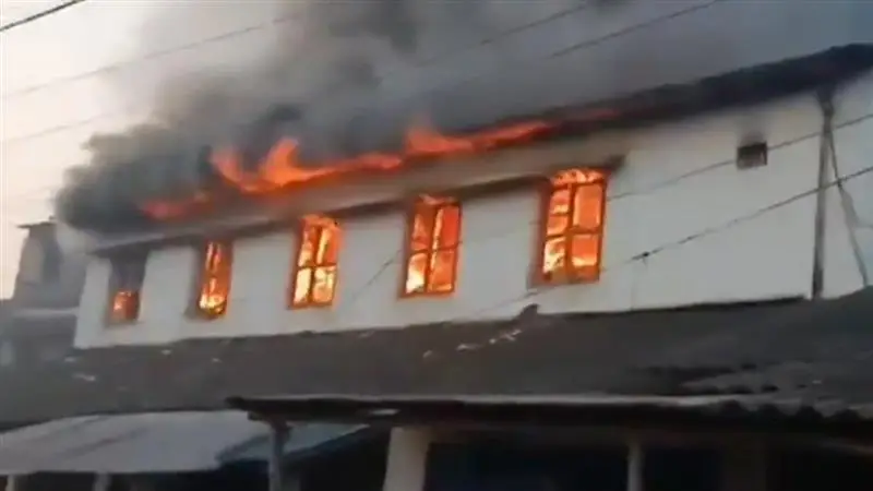 Fire Breaks Out In Kolaghat: কোলাঘাটের হোসিয়ারি কারখানায় আগুনে কয়েক লক্ষ টাকার ক্ষয়ক্ষতি, দমকলের দুটি ইঞ্জিনের চেষ্টায় আগুন নিয়ন্ত্রণে (দেখুন ভিডিও)
