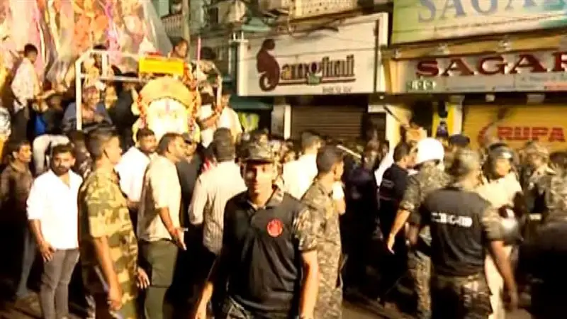 Cuttack Clash: রণক্ষেত্র কটক, দুর্গাপুজোর বিসর্জনকে কেন্দ্র করে অগ্নিগর্ভ ওডিশা, শান্তি ফেরাতে বন্ধ করা হল ইন্টারনেট, চাপে বিজেপি সরকার