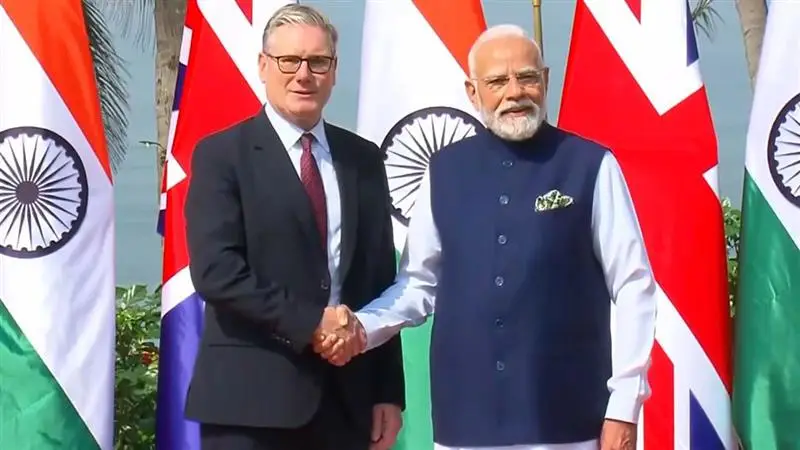 Narendra Modi Meets Keir Starmer: মুম্বইয়ে কিয়ার স্টারমারের সঙ্গে নরেন্দ্র মোদীর সাক্ষাৎ
