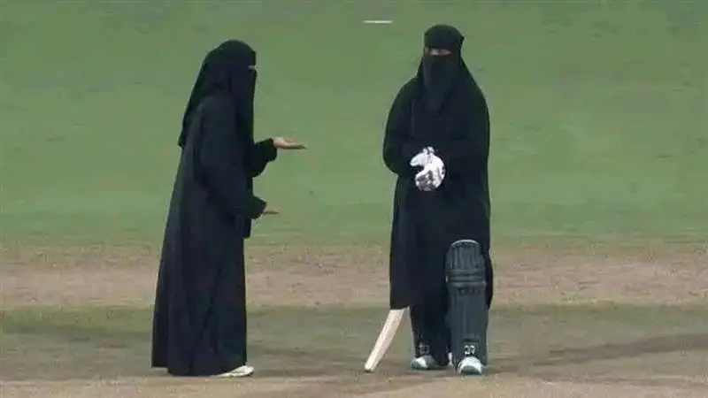 Fact Check: পুরো মুখঢাকা বোরখা পরে বিশ্বকাপে ব্যাটিং করছেন বাংলাদেশের মহিলা ক্রিকেটাররা? ভাইরাল এই ছবি কি সত্যি