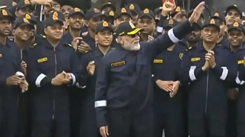 Prime Minister Celebrates Diwali: আইএনএস বিক্রান্তে দীপাবলি উদযাপন করলেন প্রধানমন্ত্রী