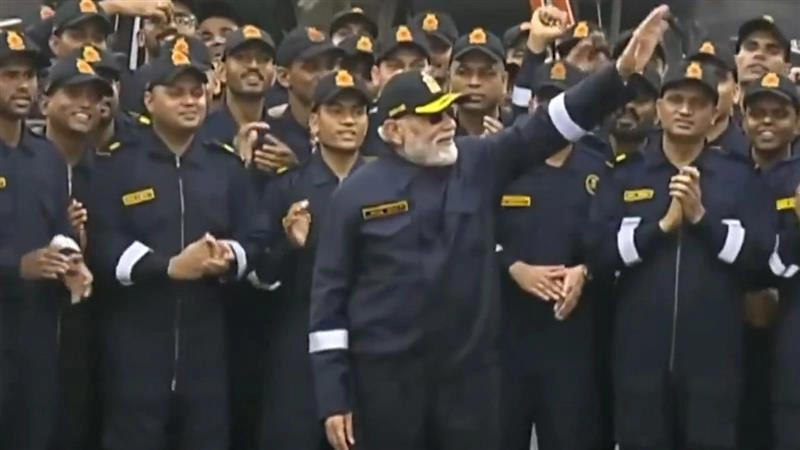 Prime Minister Celebrates Diwali: আইএনএস বিক্রান্তে দীপাবলি উদযাপন করলেন প্রধানমন্ত্রী