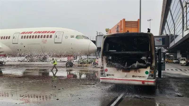 Air India Bus Caught Fire: দিল্লি বিমানবন্দরে এয়ার ইন্ডিয়ার বাসে আগুন, দেখুন ভিডিও