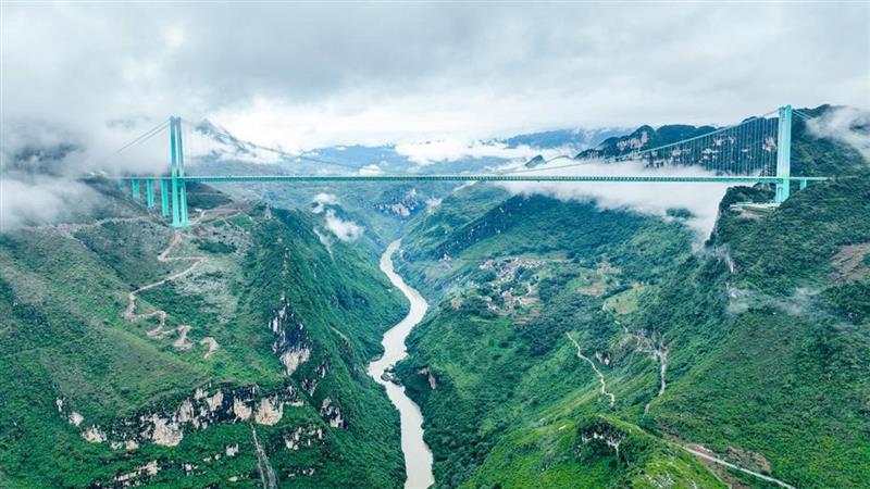 World Tallest Bridge: চিনে দুনিয়ার দীর্ঘতম ব্রিজ খুলল সাধারণ মানুষদের জন্য, দেখুন চমকপ্রদ ভিডিও